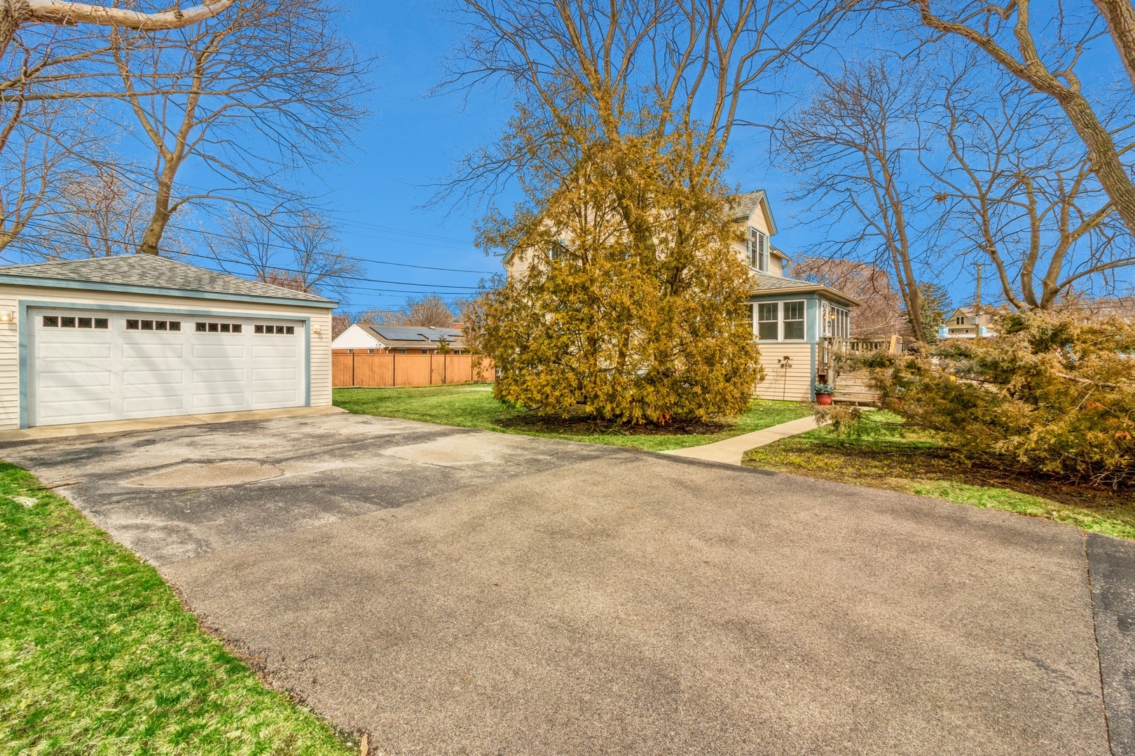 2637 Crawford Avenue