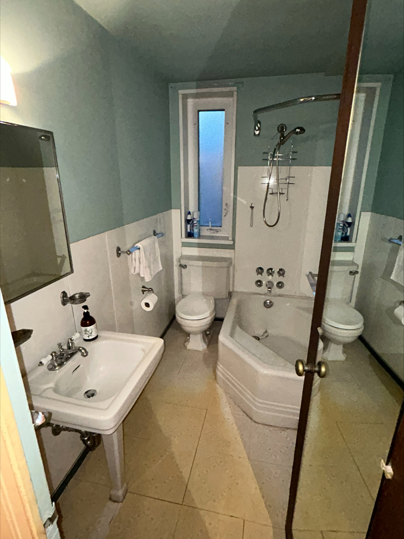 7214 Oak Avenue Unit: 1NW