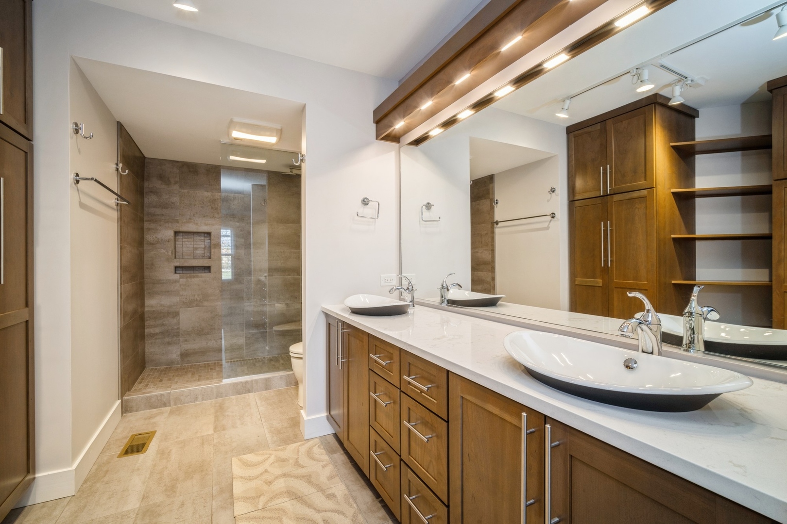 2525 LIVE OAK Lane Unit: 0