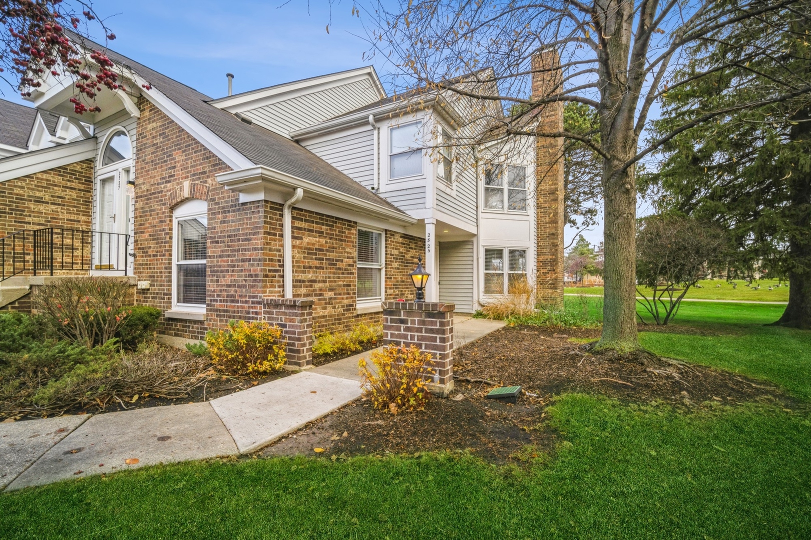 2525 LIVE OAK Lane Unit: 0