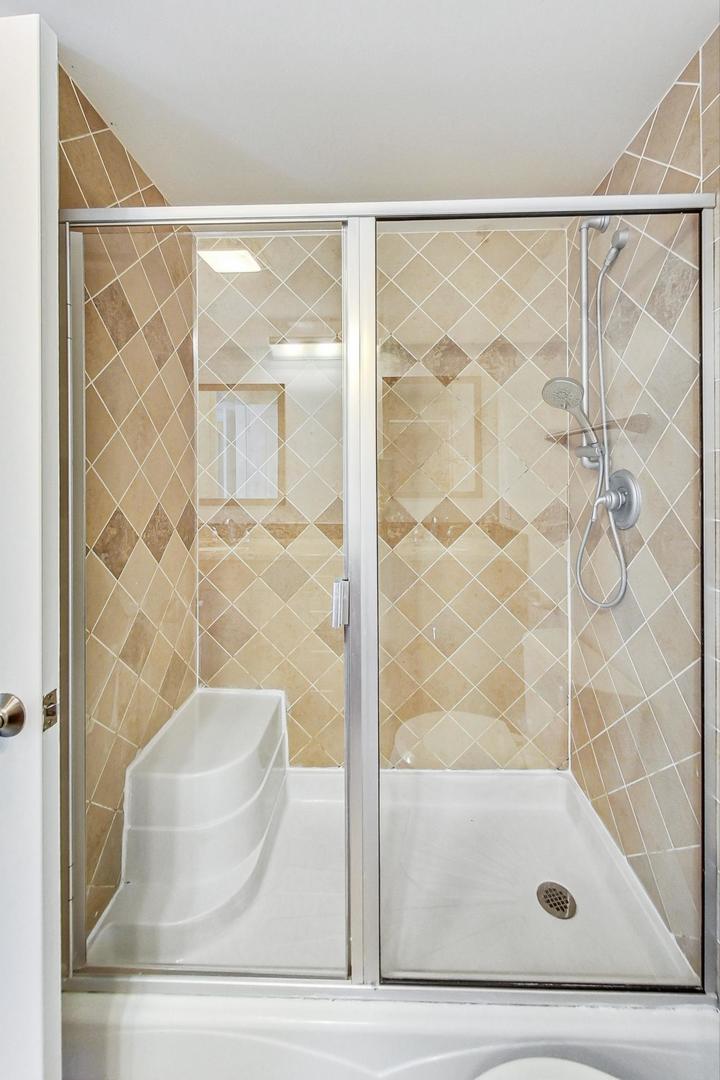 5230 N KENMORE Avenue Unit: 4B