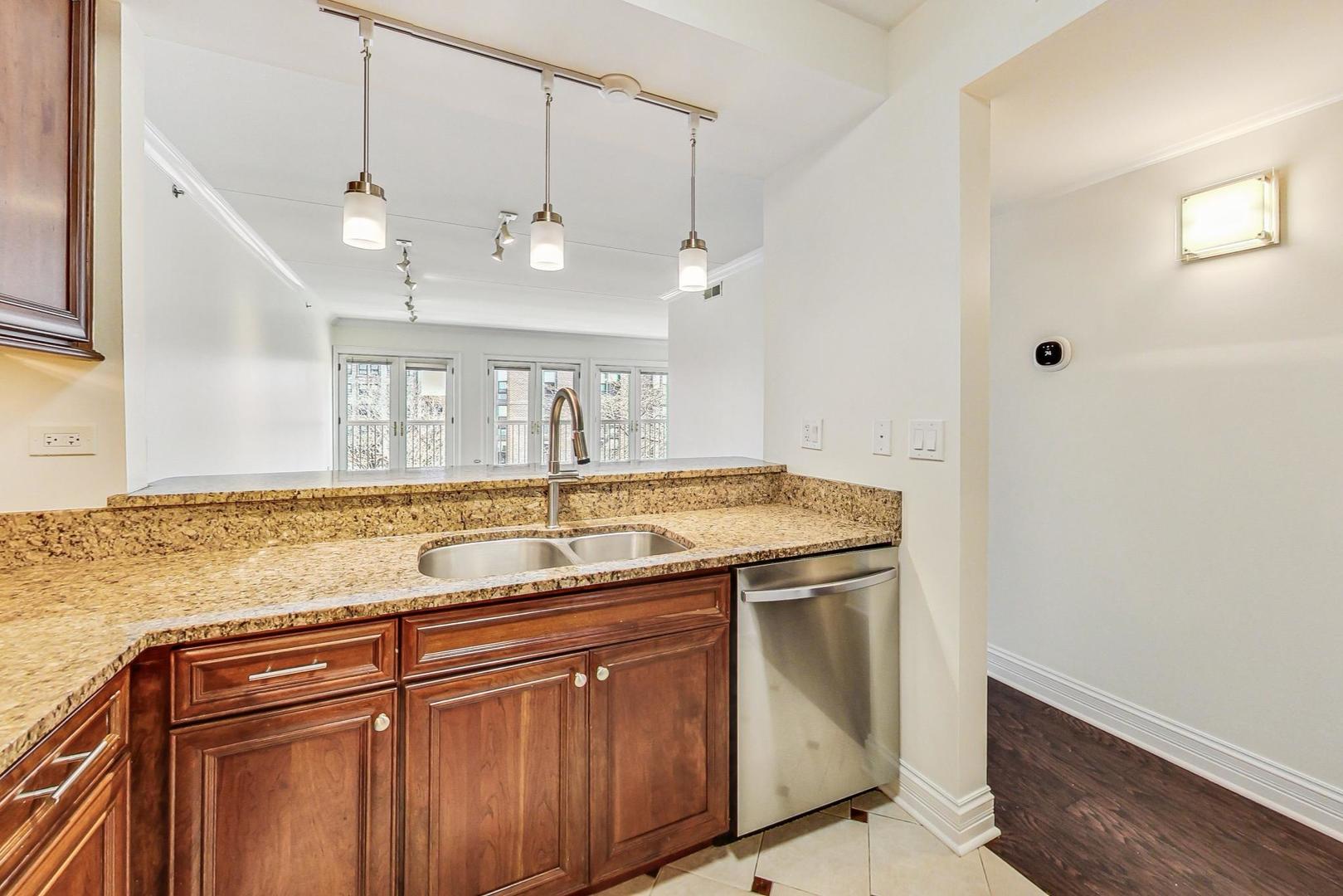 5230 N KENMORE Avenue Unit: 4B