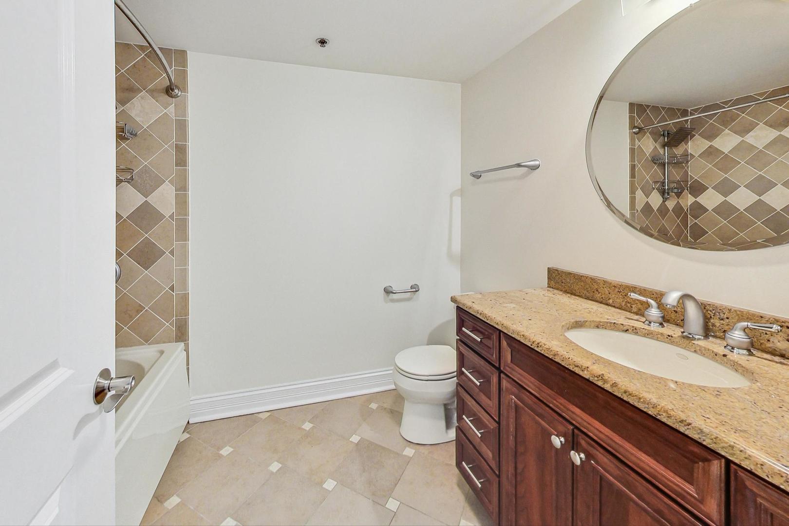 5230 N KENMORE Avenue Unit: 4B