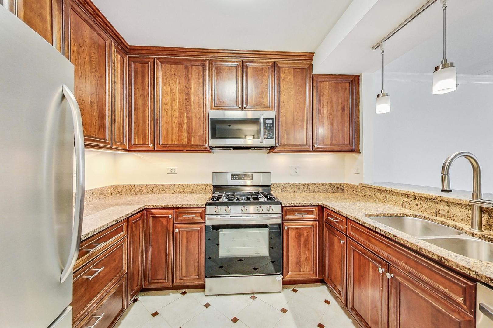 5230 N KENMORE Avenue Unit: 4B