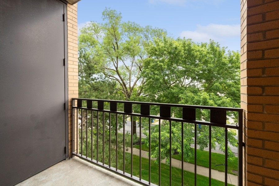 7400 W Lawrence Avenue Unit: 329