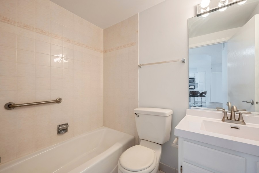 7400 W Lawrence Avenue Unit: 329