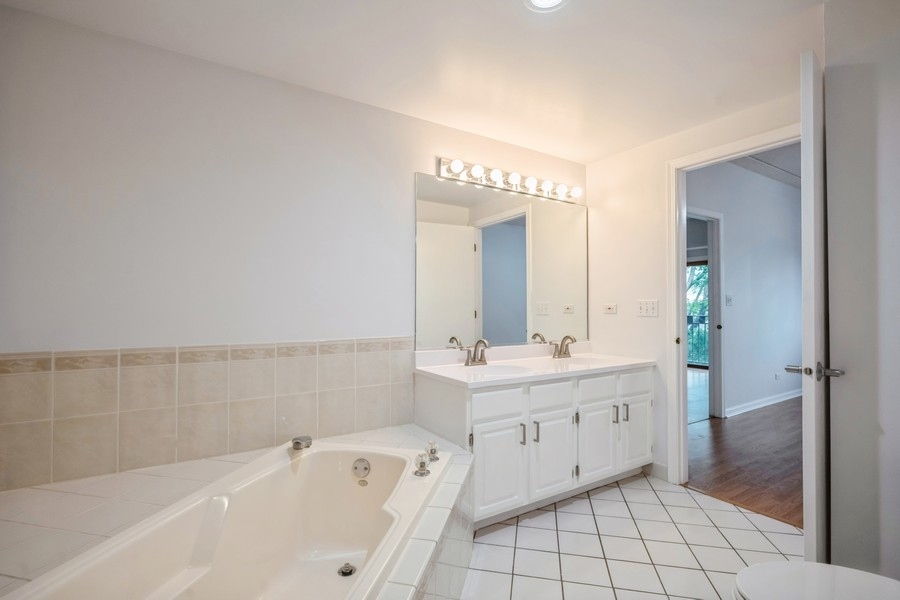 7400 W Lawrence Avenue Unit: 329