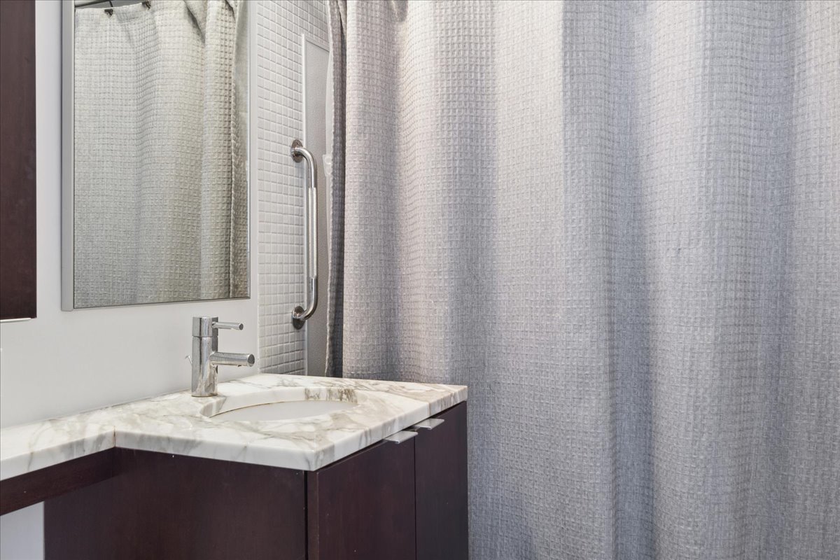 2626 N LAKEVIEW Avenue Unit: 1502