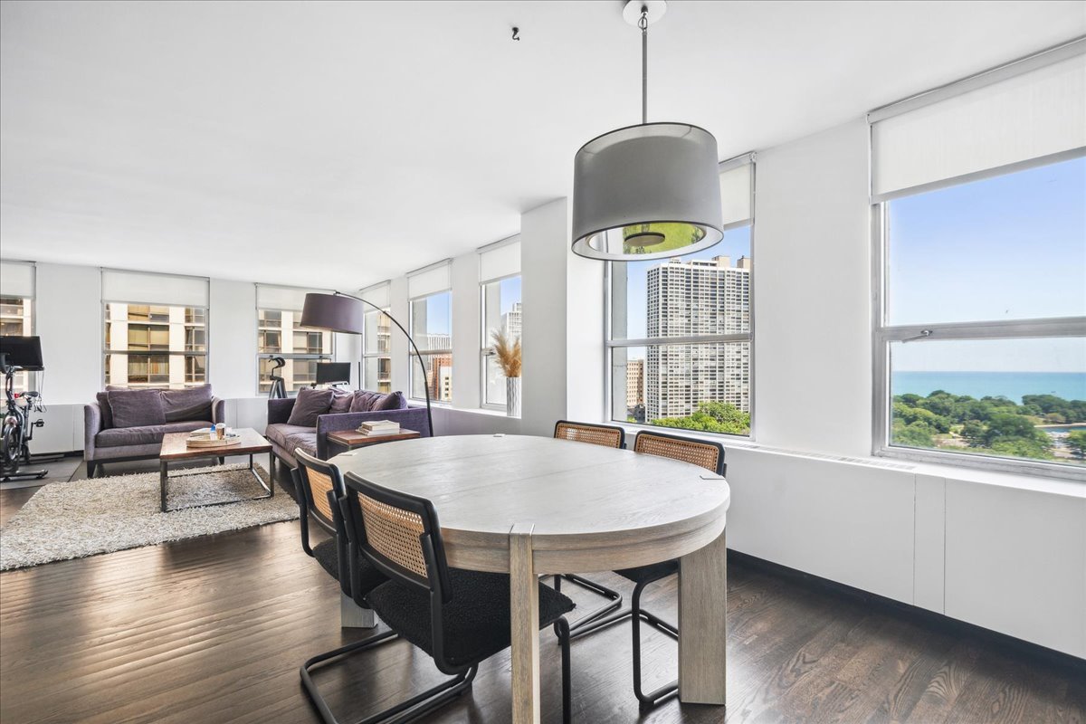 2626 N LAKEVIEW Avenue Unit: 1502