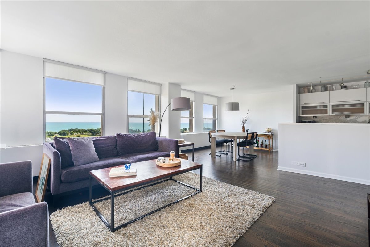 2626 N LAKEVIEW Avenue Unit: 1502