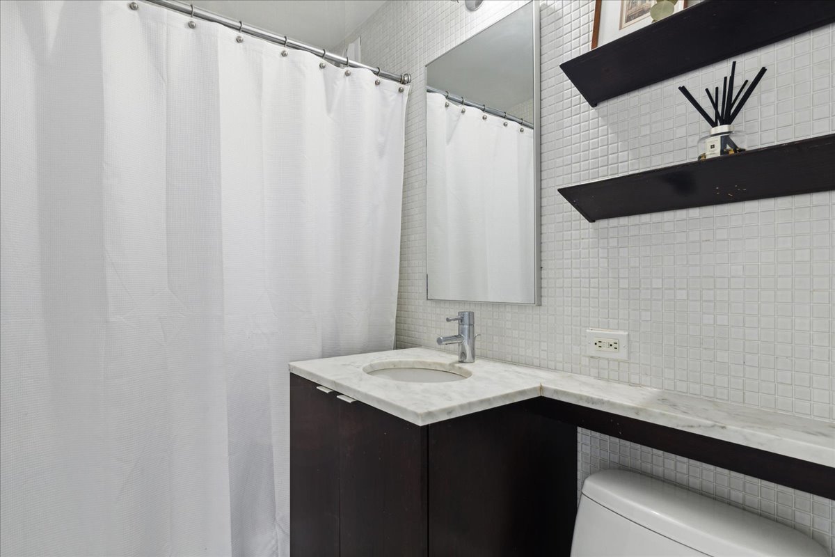 2626 N LAKEVIEW Avenue Unit: 1502