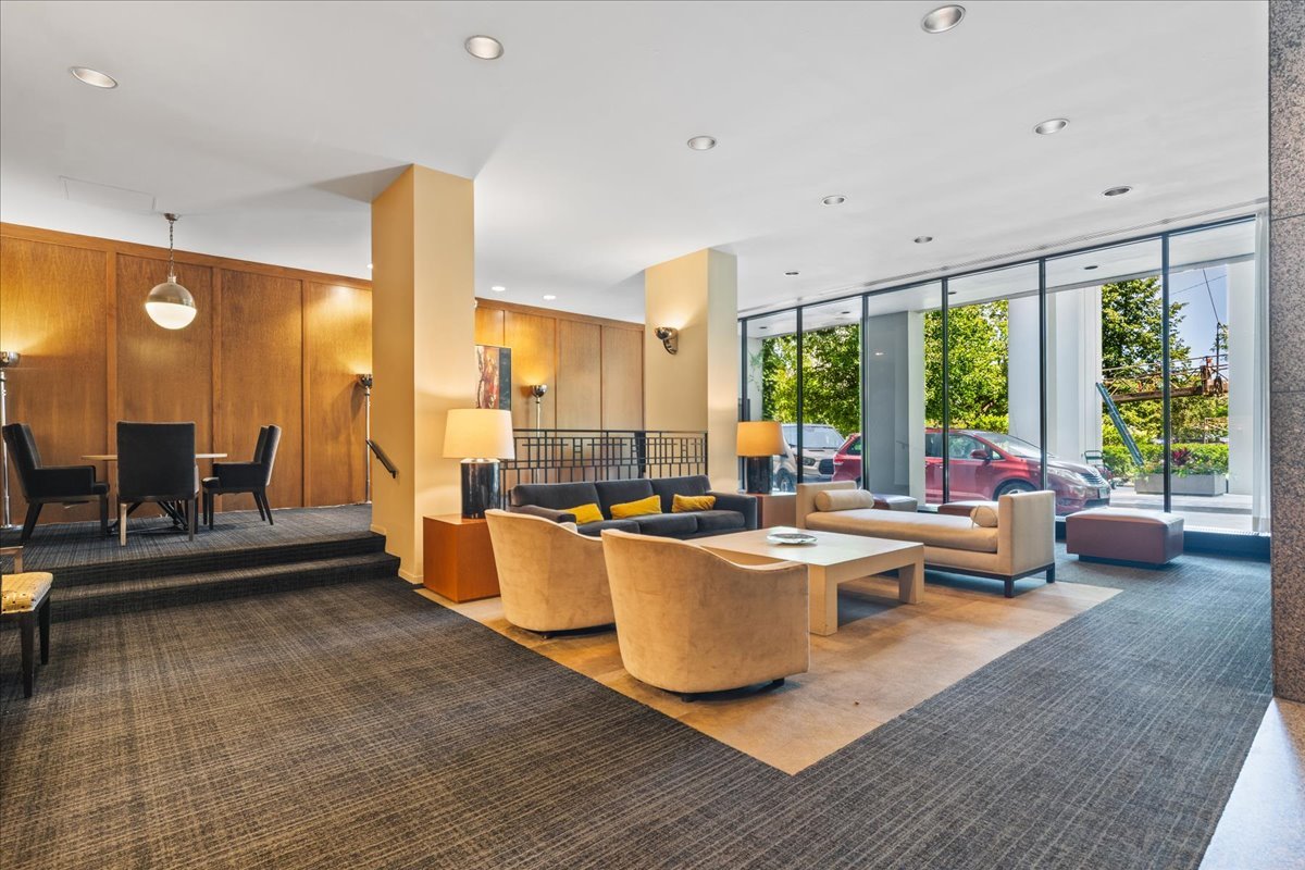 2626 N LAKEVIEW Avenue Unit: 1502