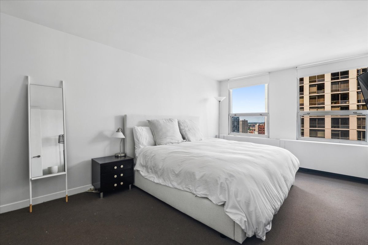 2626 N LAKEVIEW Avenue Unit: 1502