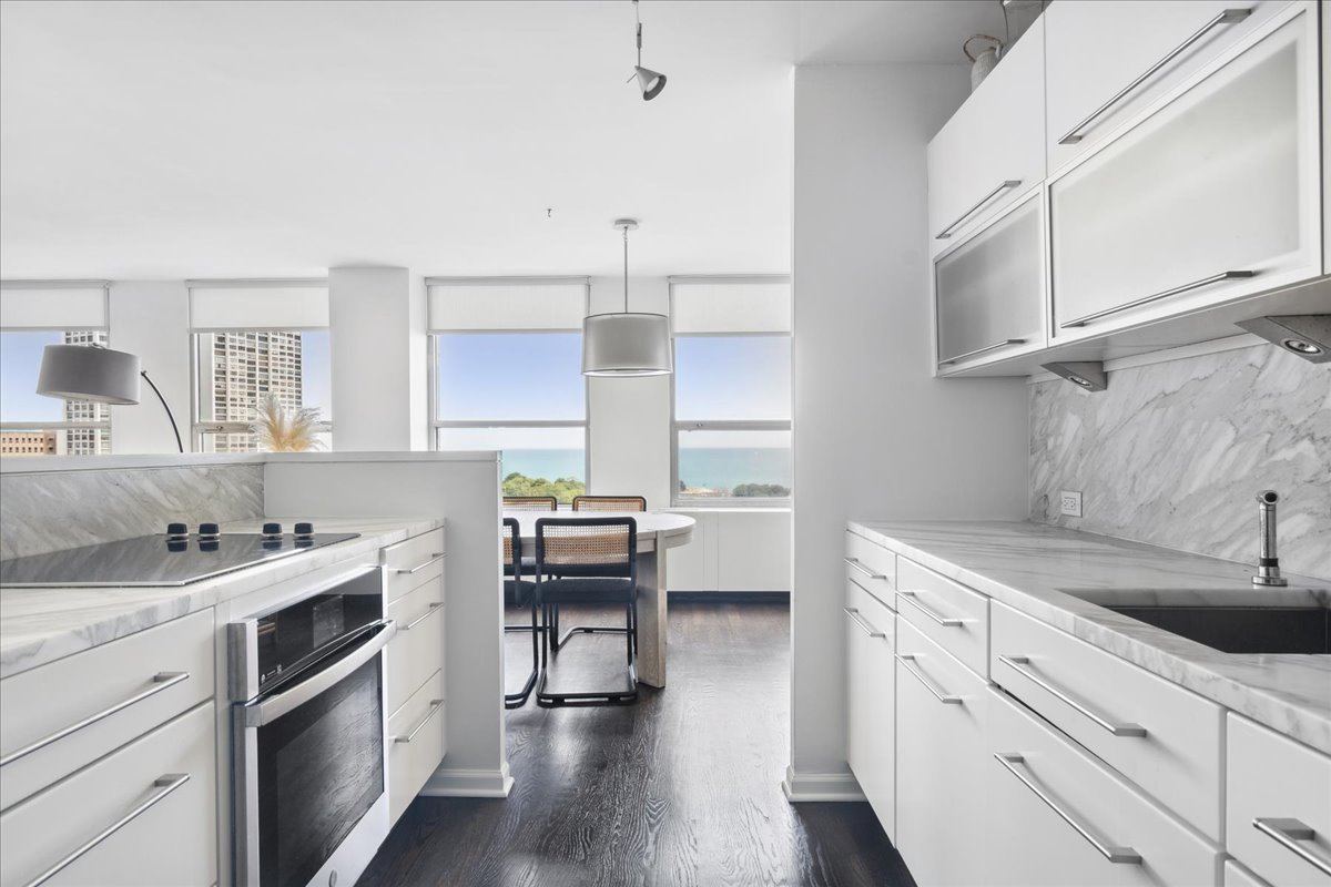 2626 N LAKEVIEW Avenue Unit: 1502