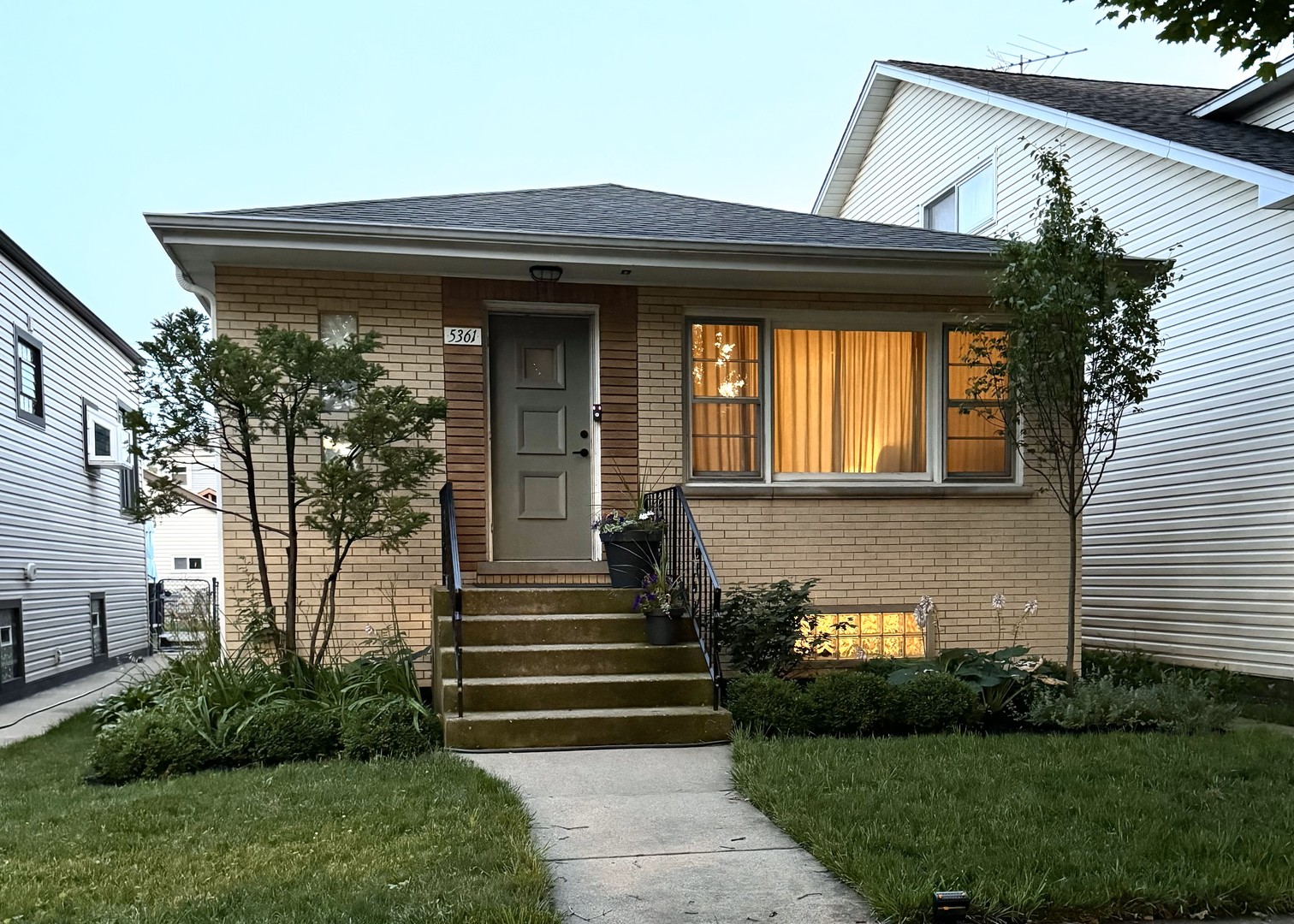 5361 N Lynch Avenue
