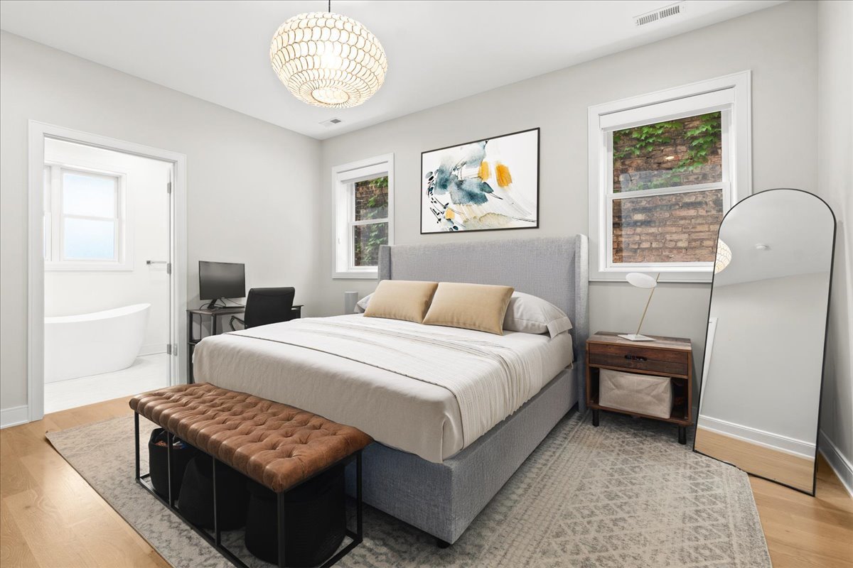 1211 W Belmont Avenue Unit: 2W