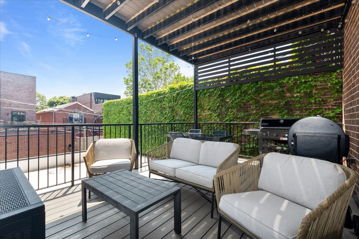 1211 W Belmont Avenue Unit: 2W