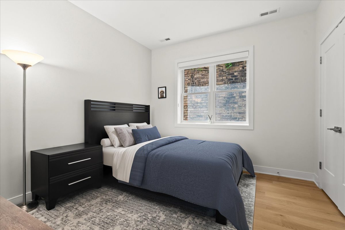 1211 W Belmont Avenue Unit: 2W