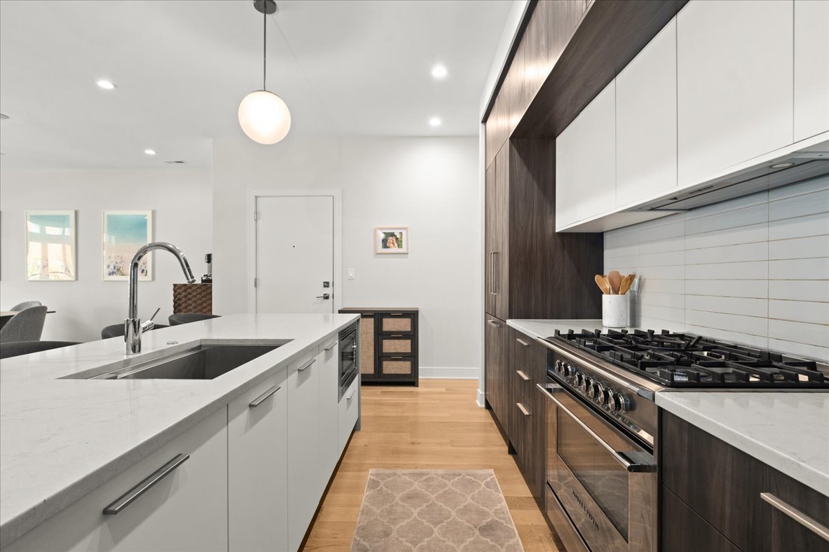 1211 W Belmont Avenue Unit: 2W