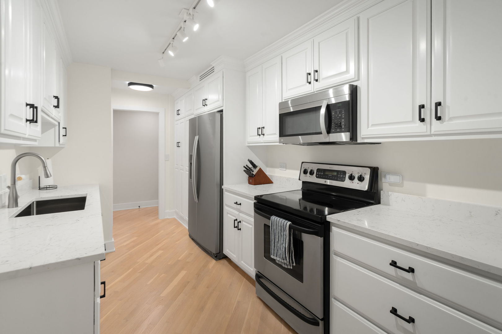 1671 Mission Hills Road Unit: 106