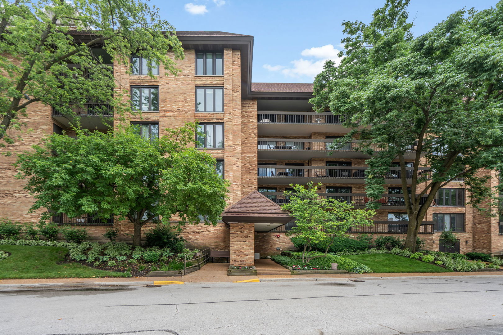 1671 Mission Hills Road Unit: 106