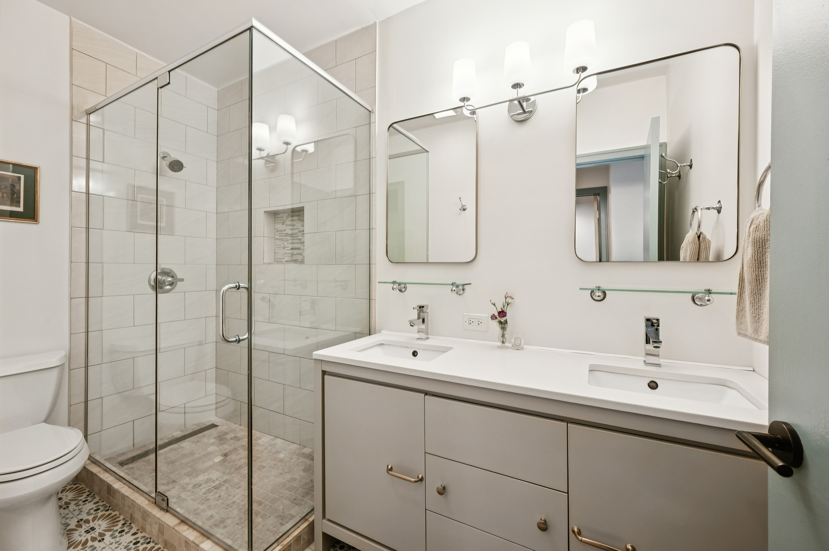 2027 W Pierce Avenue Unit: 1E