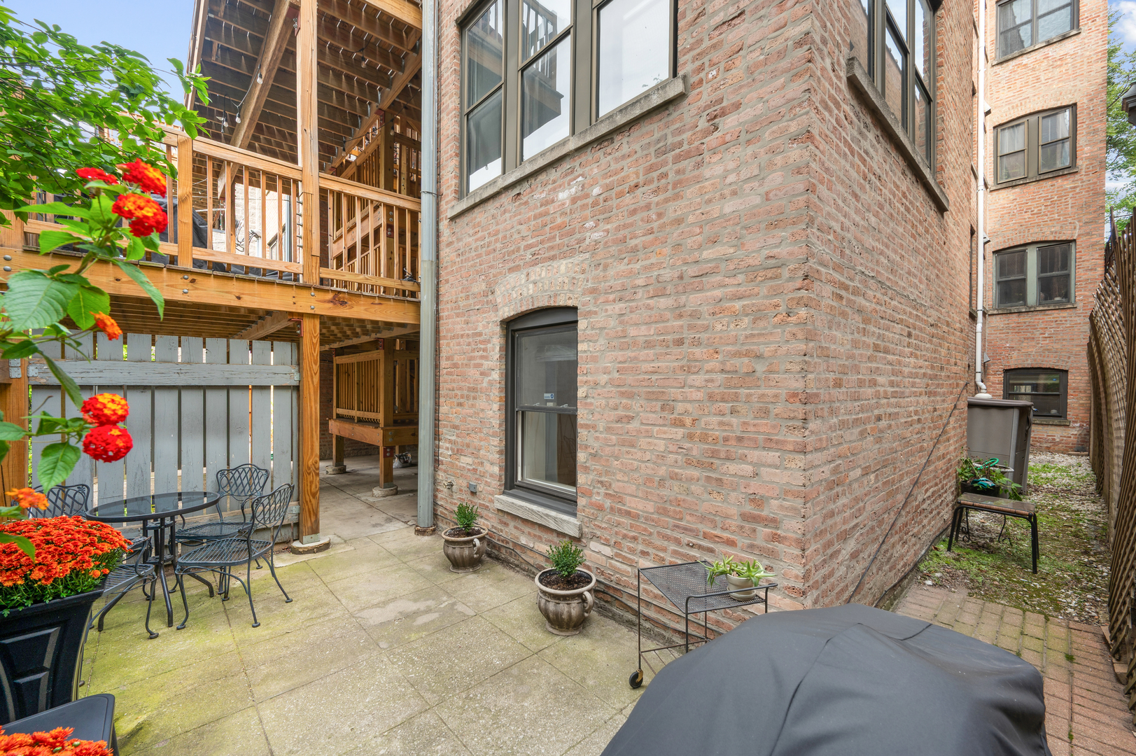 2027 W Pierce Avenue Unit: 1E