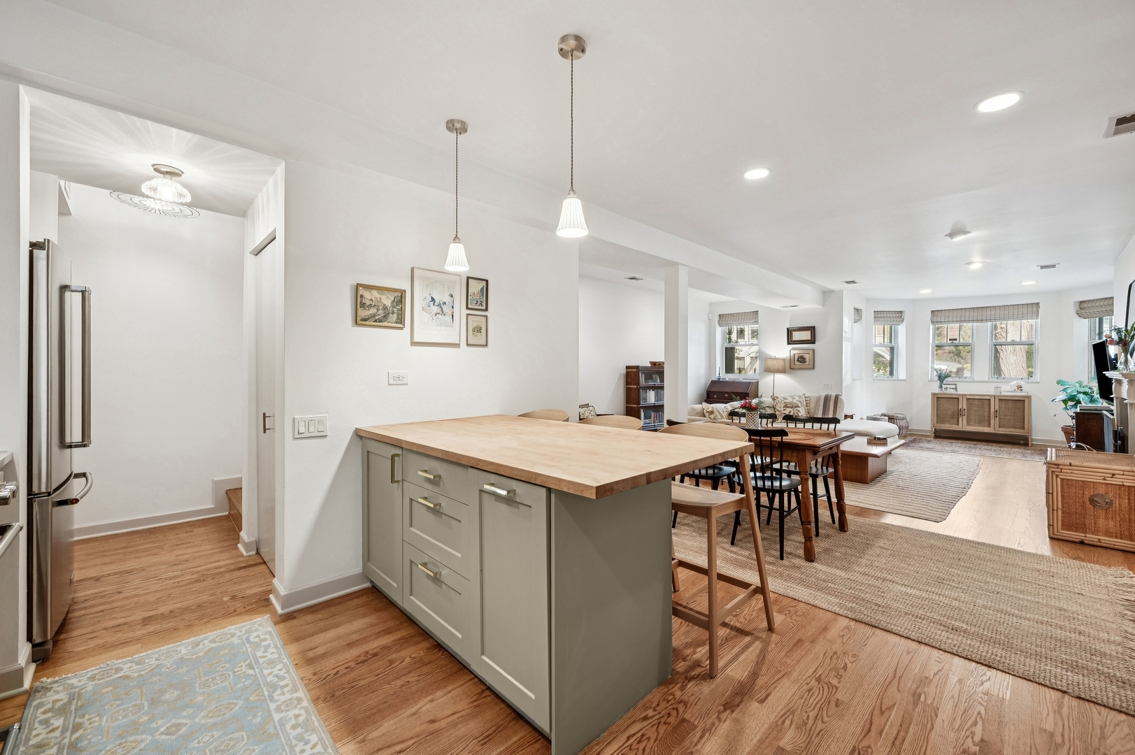 2027 W Pierce Avenue Unit: 1E