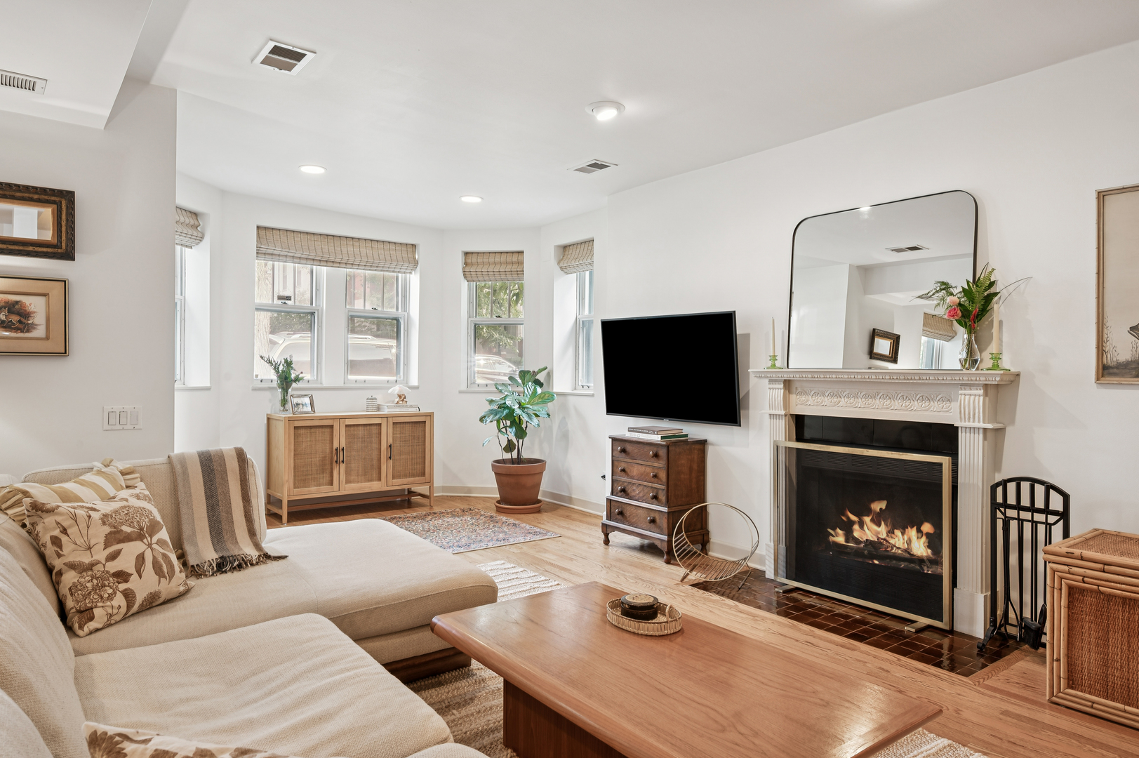 2027 W Pierce Avenue Unit: 1E