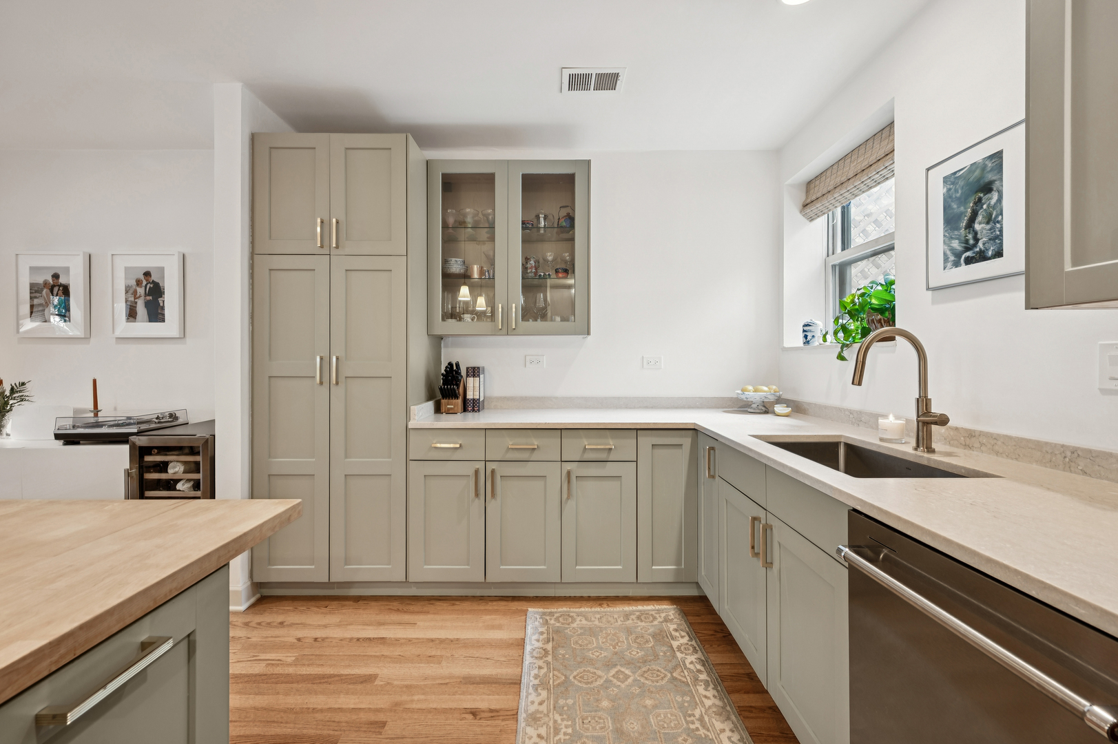 2027 W Pierce Avenue Unit: 1E