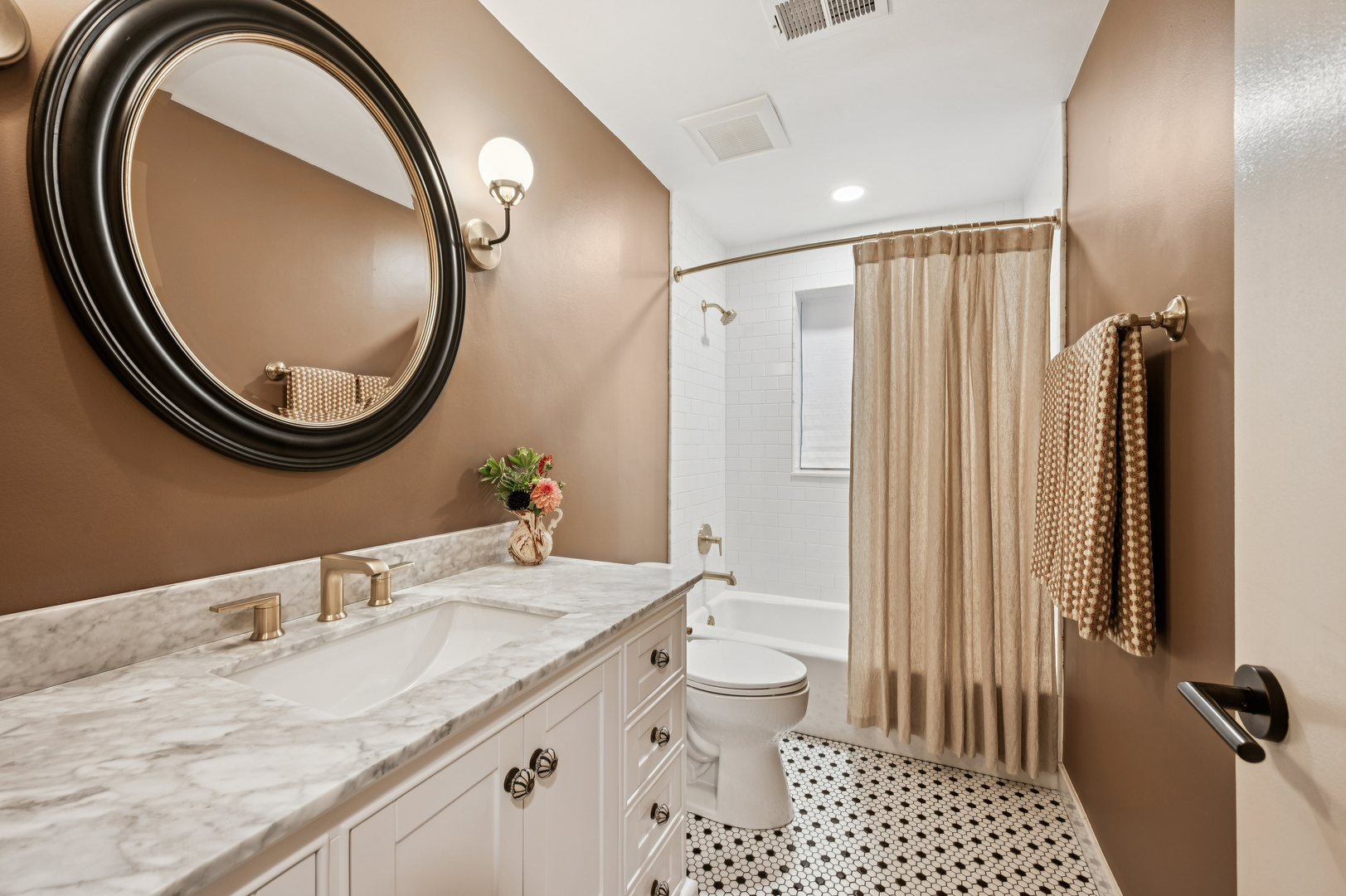 2027 W Pierce Avenue Unit: 1E