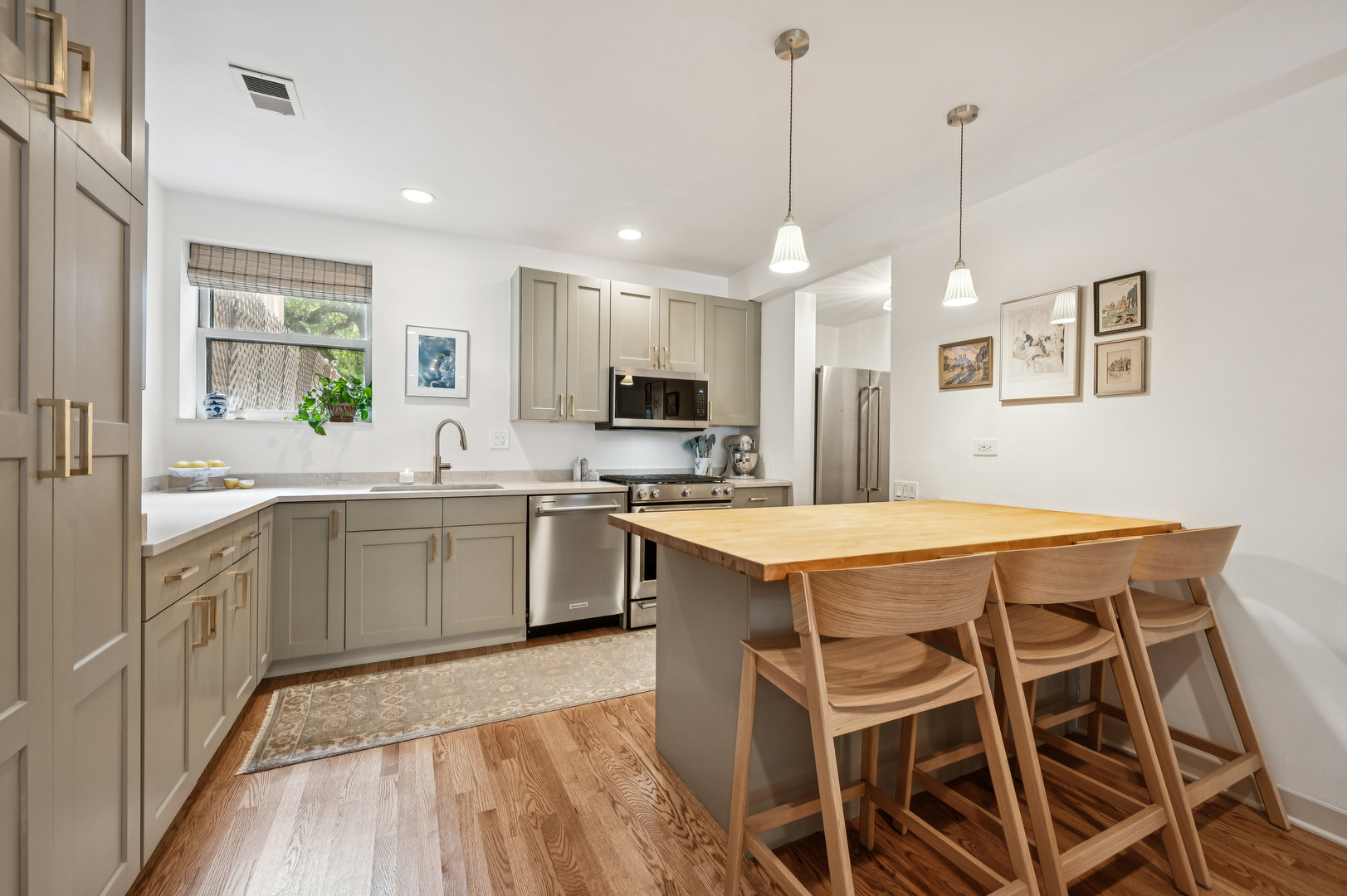 2027 W Pierce Avenue Unit: 1E