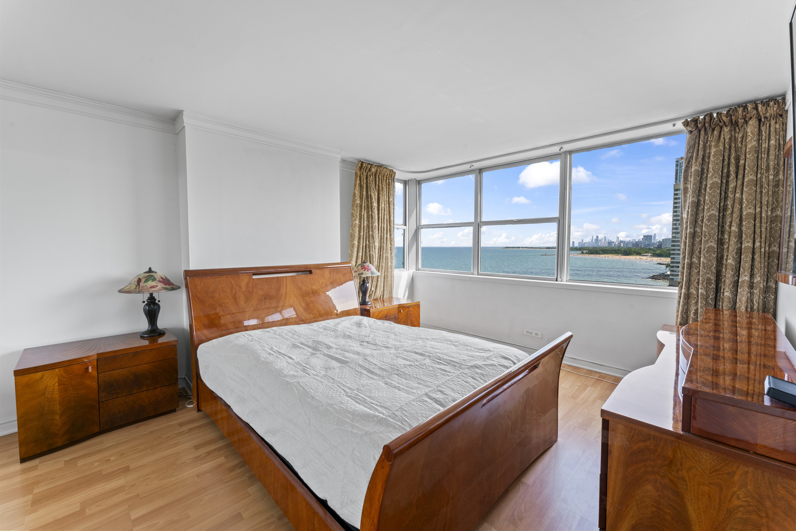 6301 N Sheridan Road Unit: 11R