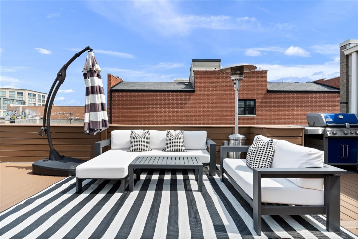 916 W Fletcher Street Unit: C