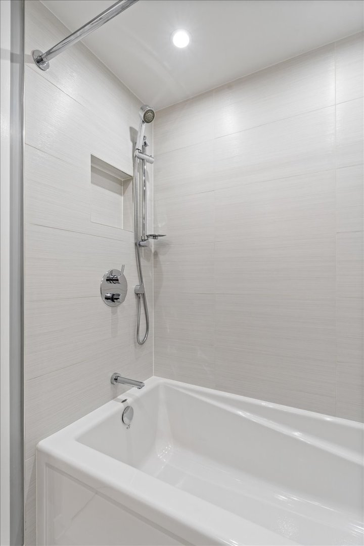 916 W Fletcher Street Unit: C