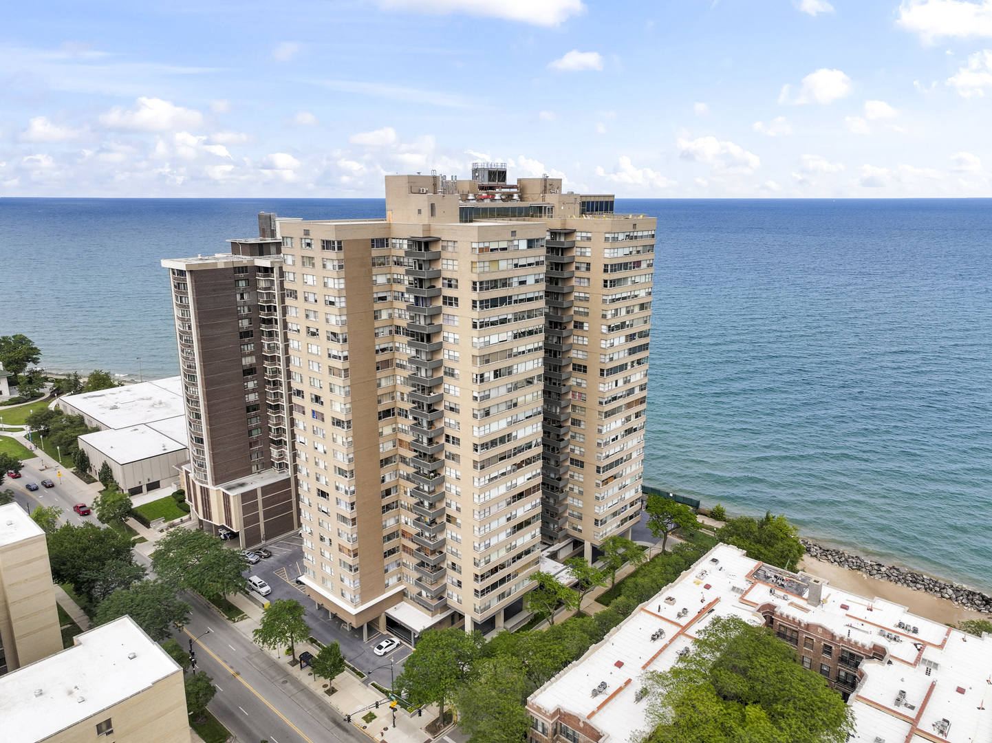 6301 N Sheridan Road Unit: 11R
