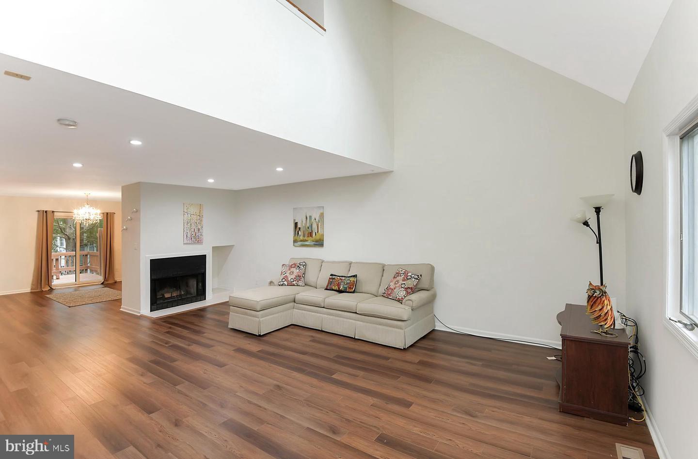 16 EXETER CT