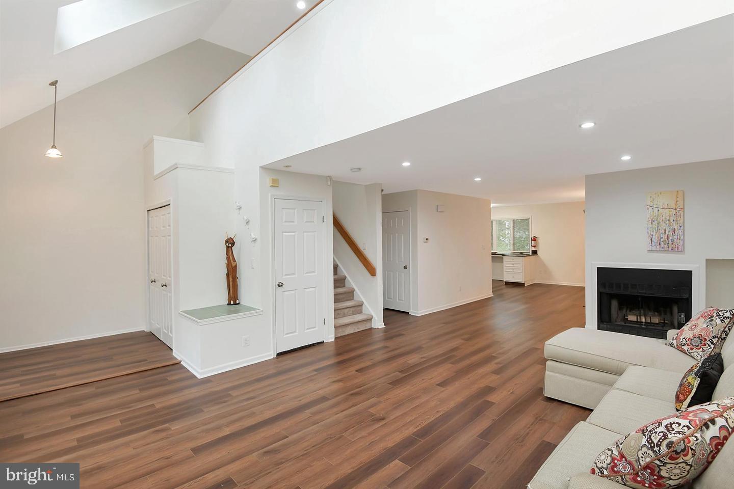 16 EXETER CT