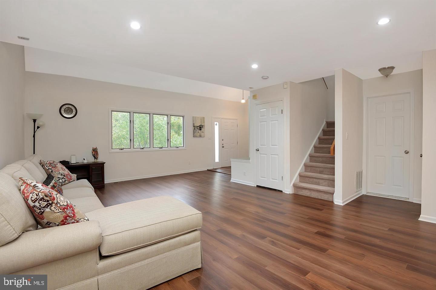 16 EXETER CT