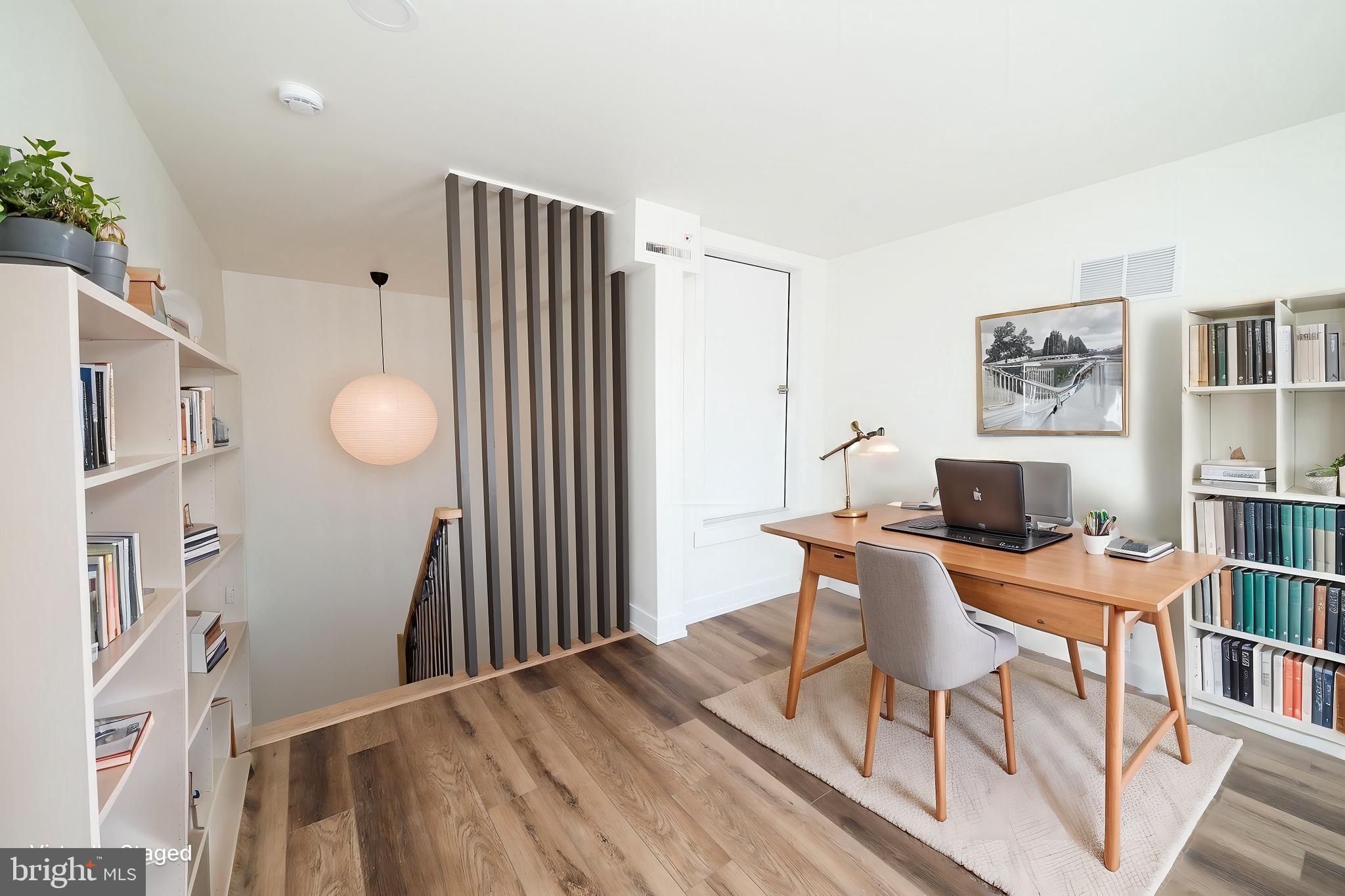 19 LINCOLN COURT 202