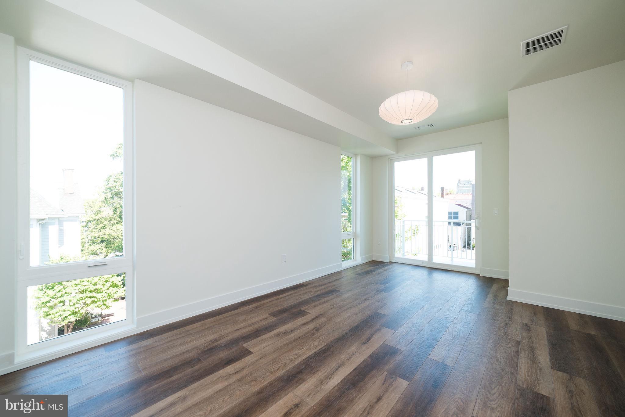 19 LINCOLN COURT 202