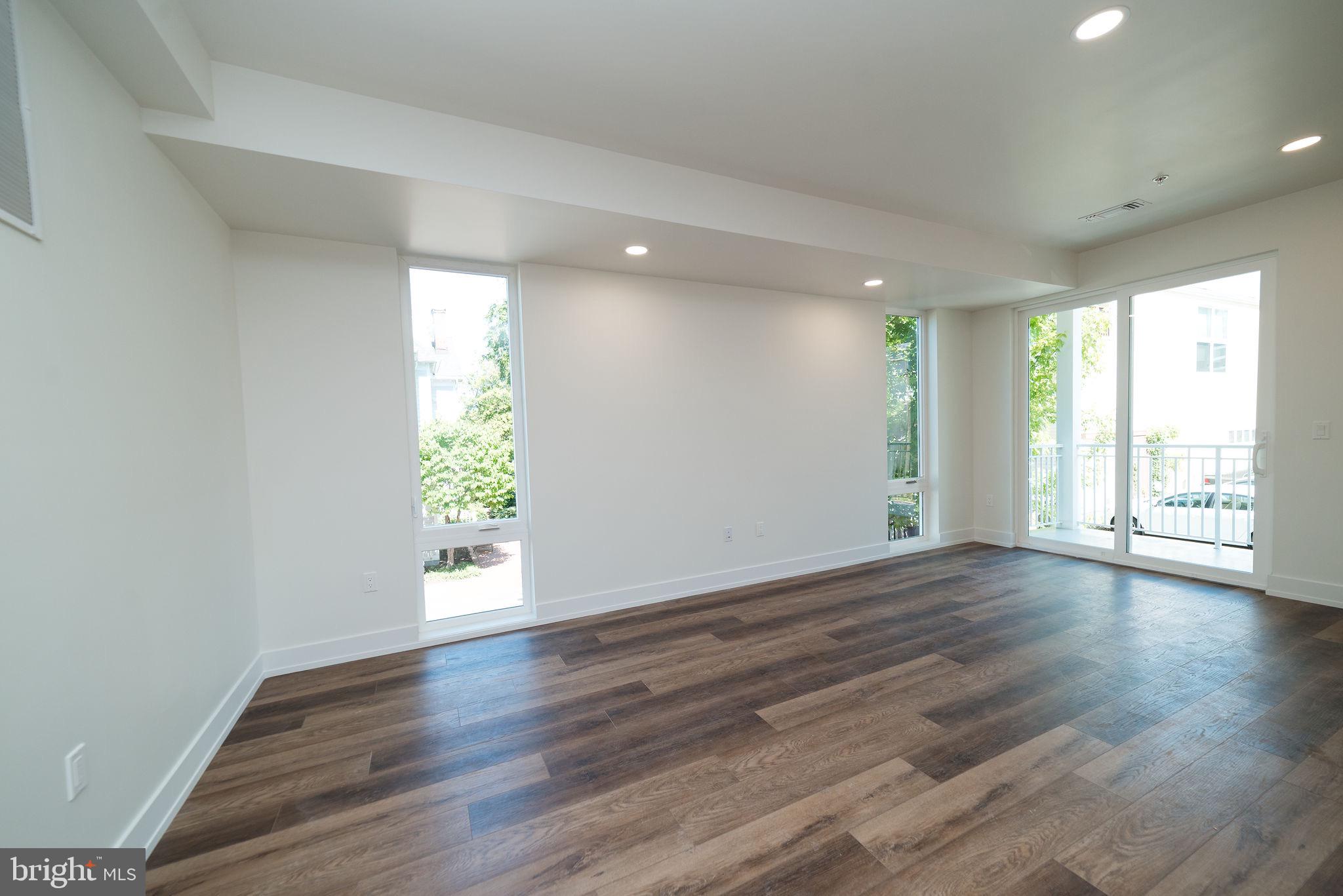 19 LINCOLN COURT 202