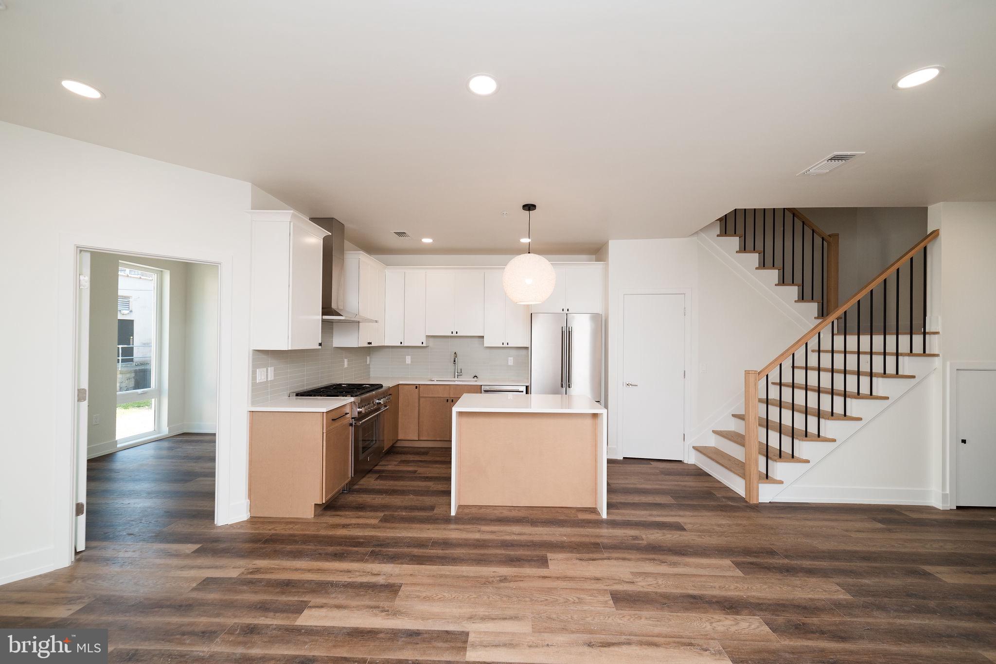 19 LINCOLN COURT 202
