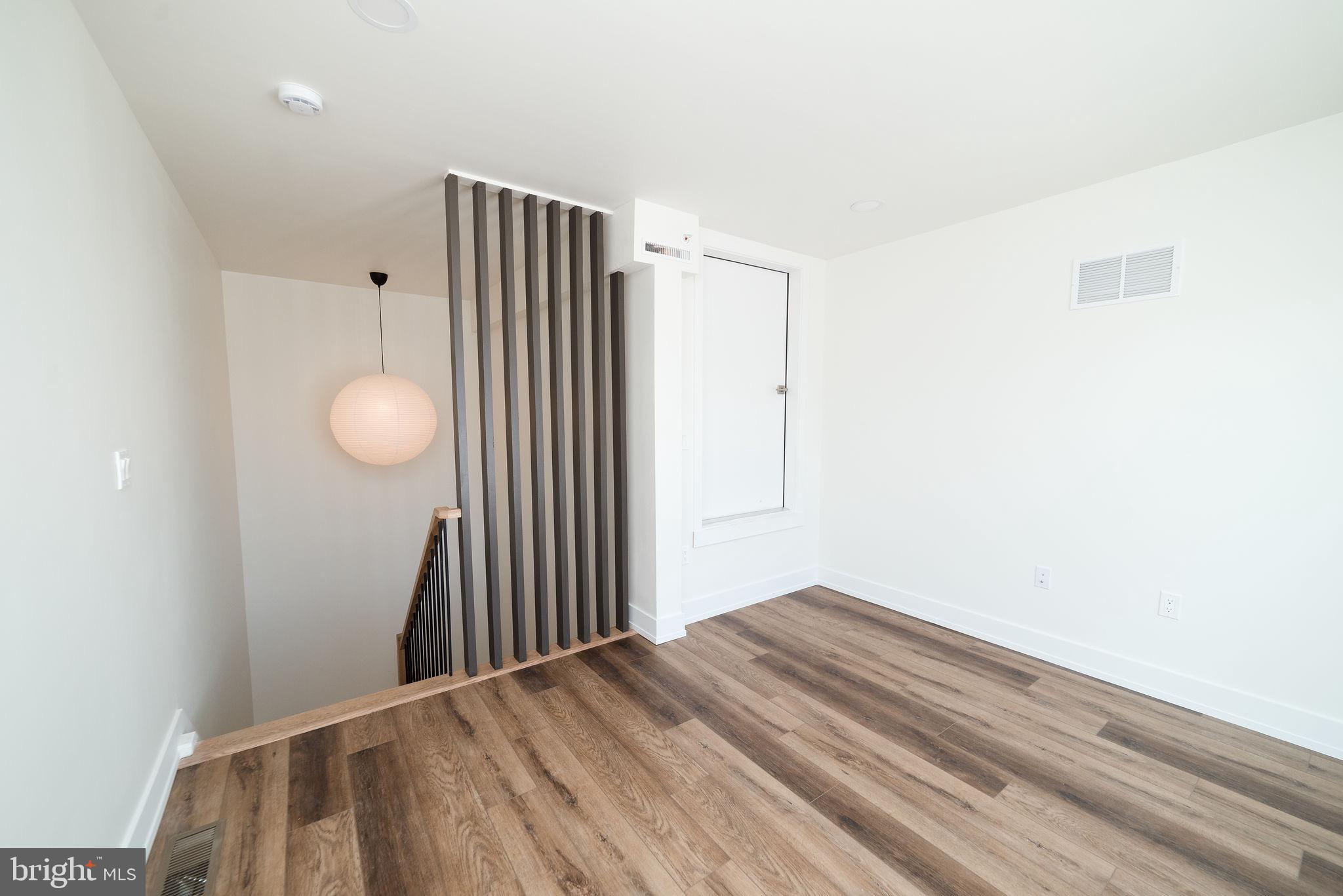 19 LINCOLN COURT 202