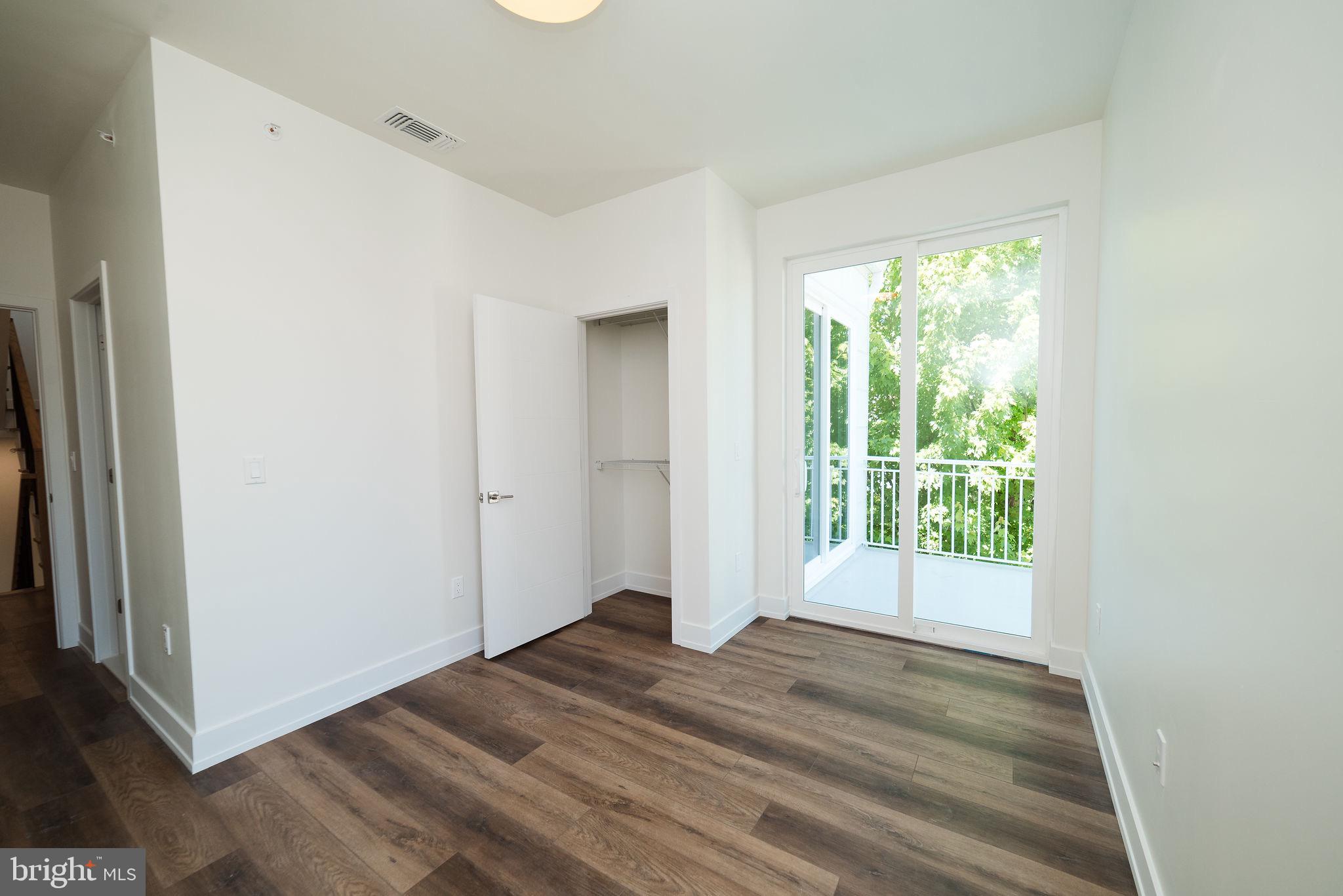 19 LINCOLN COURT 202