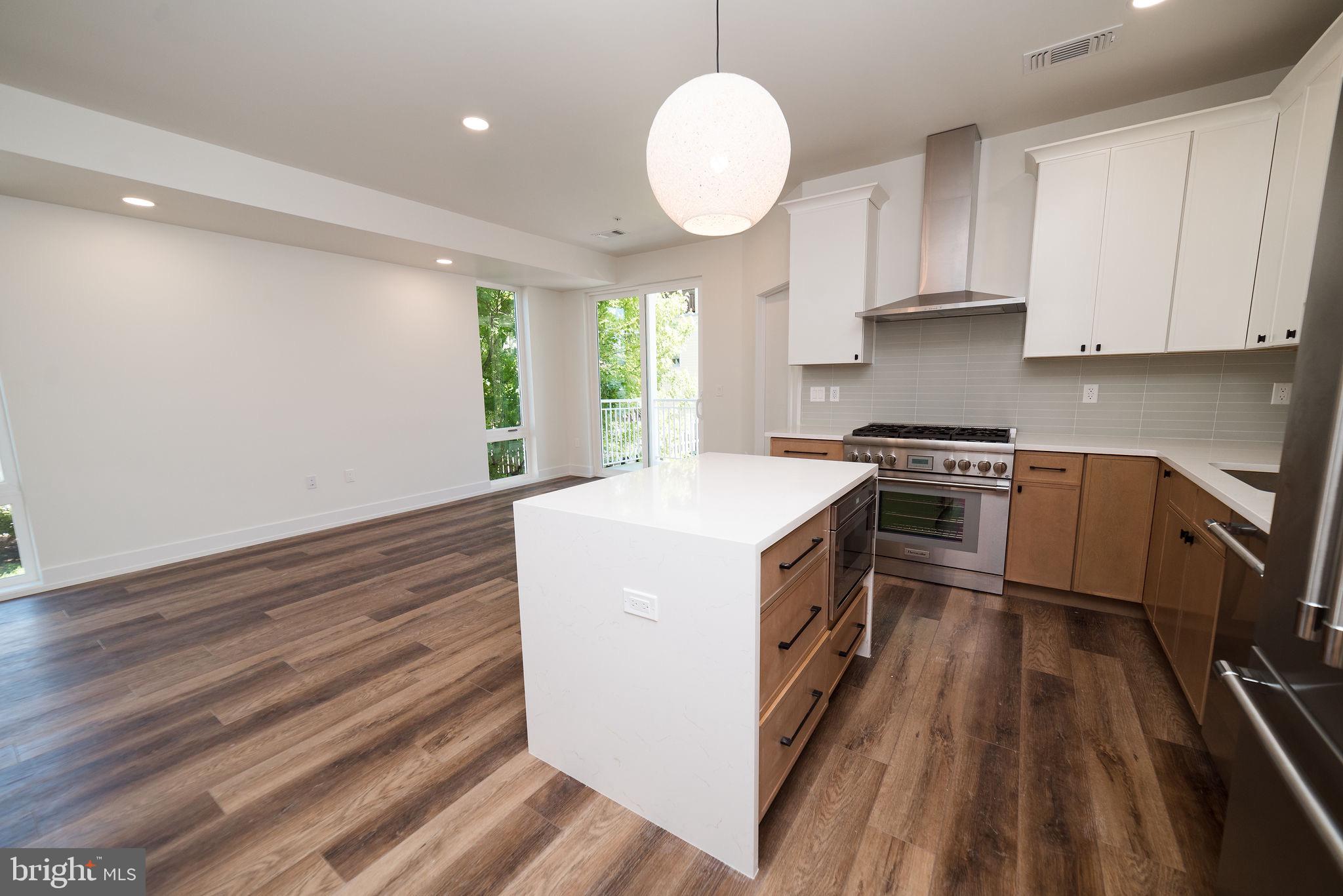 19 LINCOLN COURT 202