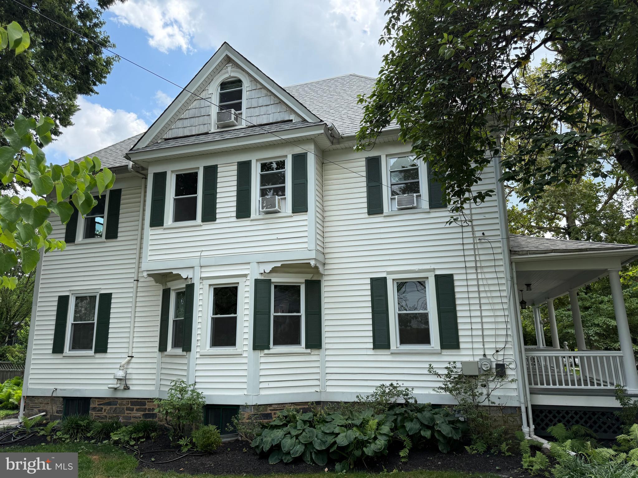 40 MURRAY PLACE