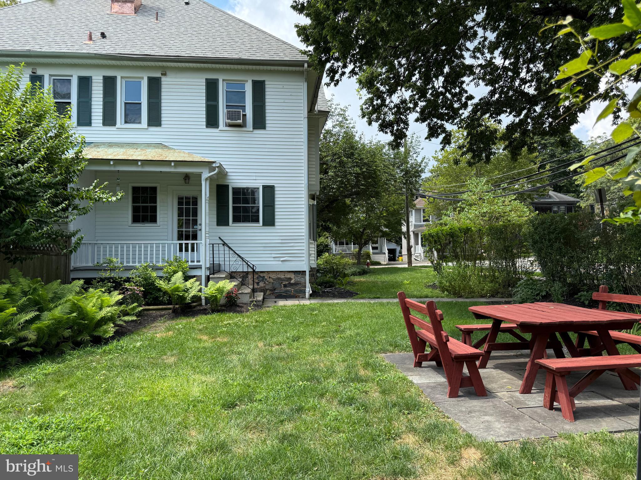 40 MURRAY PLACE