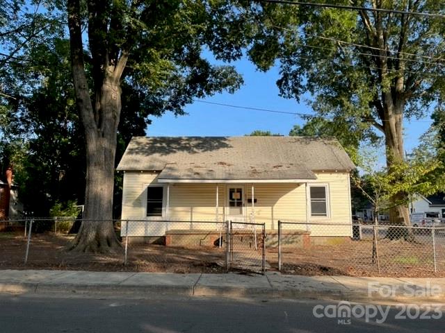 634 Spruce Street