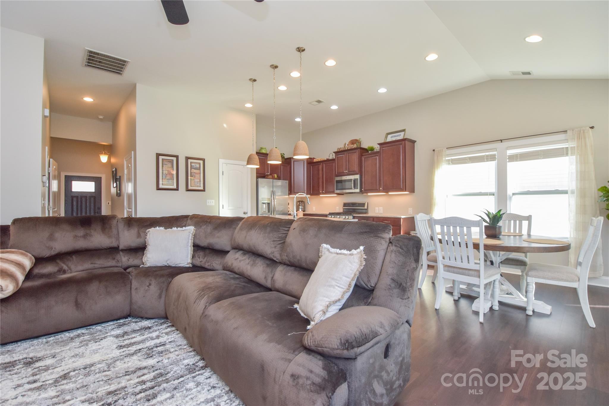 116 Paradise Hills Circle